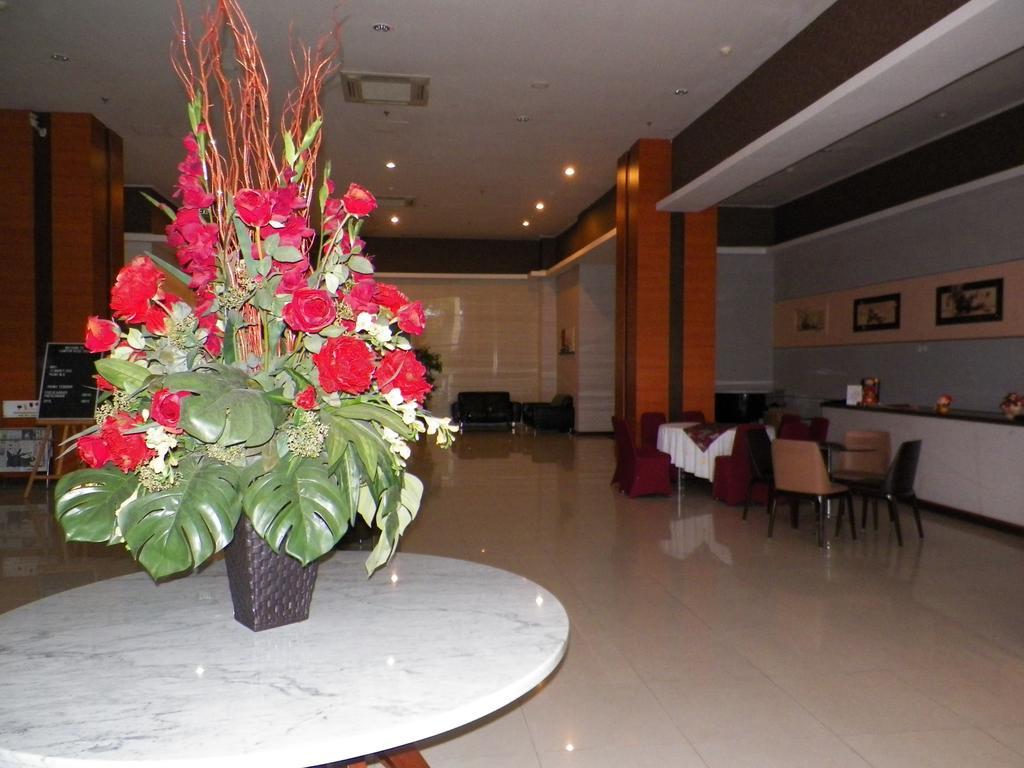 Lampion Hotel Solo Exterior foto